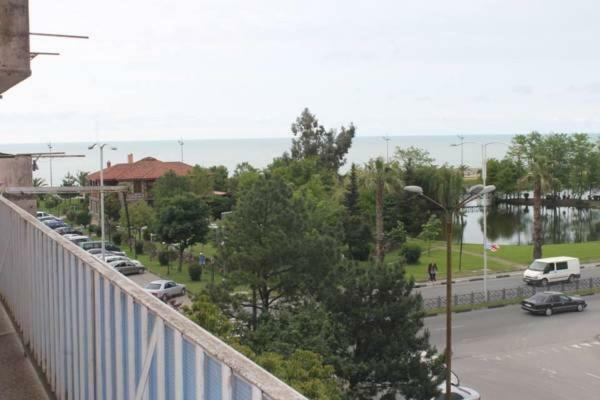Apartment Khimshiashvili 9 Батуми Экстерьер фото